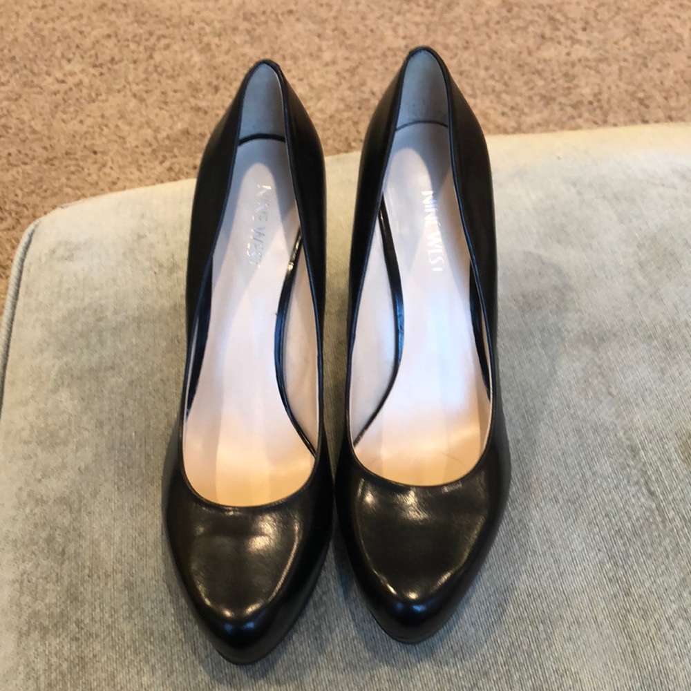 Nine West - Picture 2 of 5